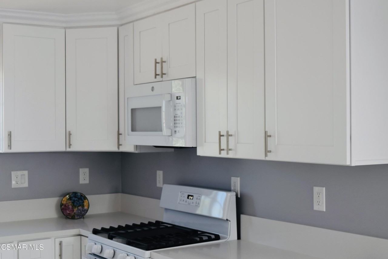 137 N Commonwealth Avenue - Photo 4 of 16