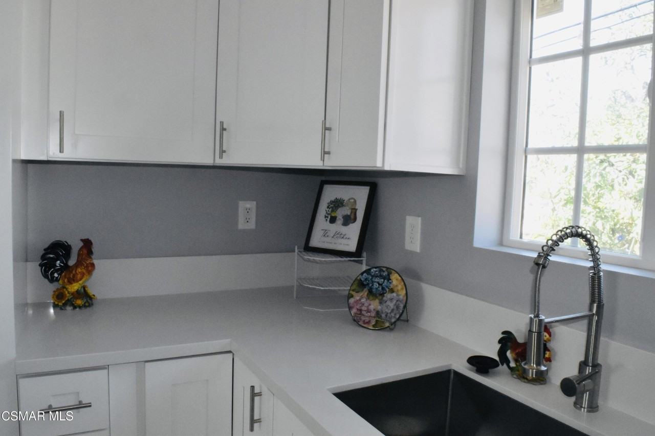 137 N Commonwealth Avenue - Photo 6 of 16