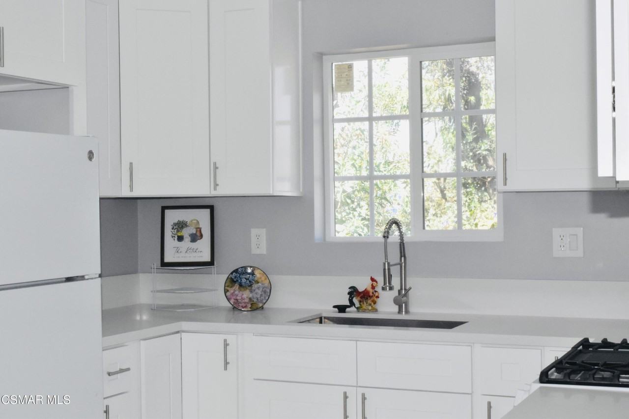 137 N Commonwealth Avenue - Photo 7 of 16