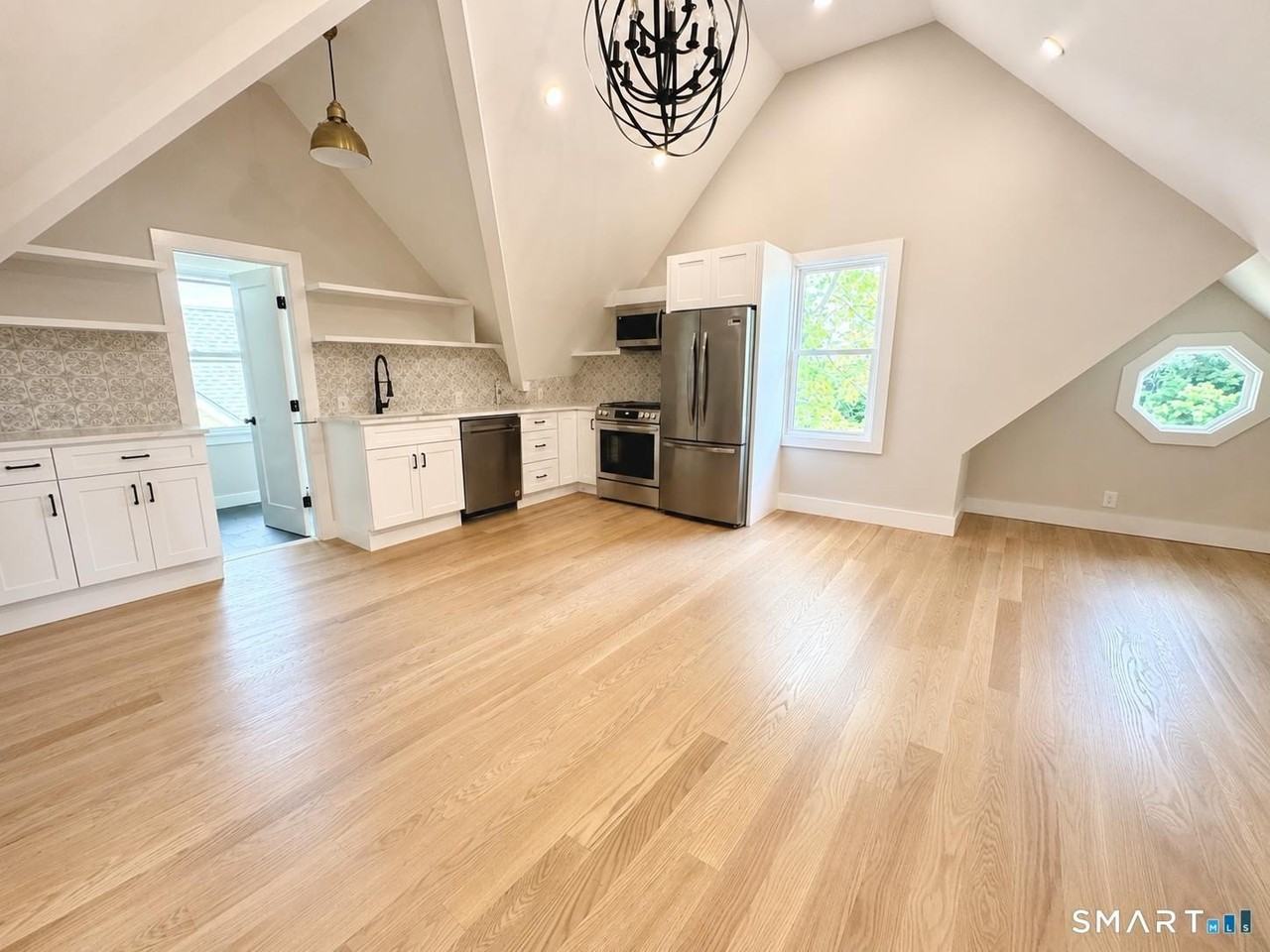 25 Quintard Ave #B - Photo 3 of 13