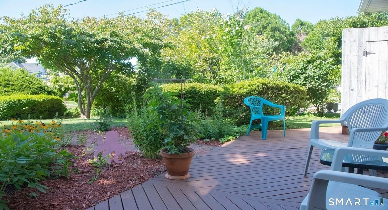 86 E Shore Ave - Photo 3 of 19