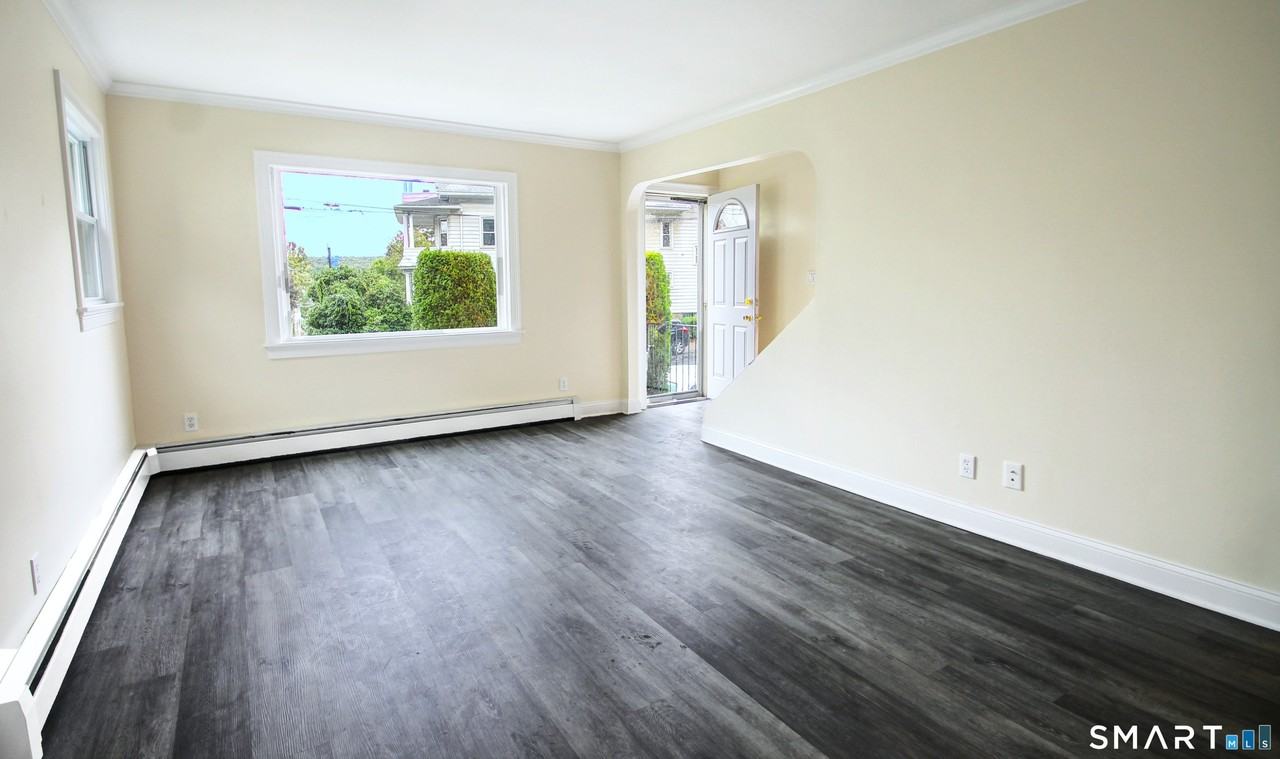 136 Hillside Ave - Photo 4 of 24