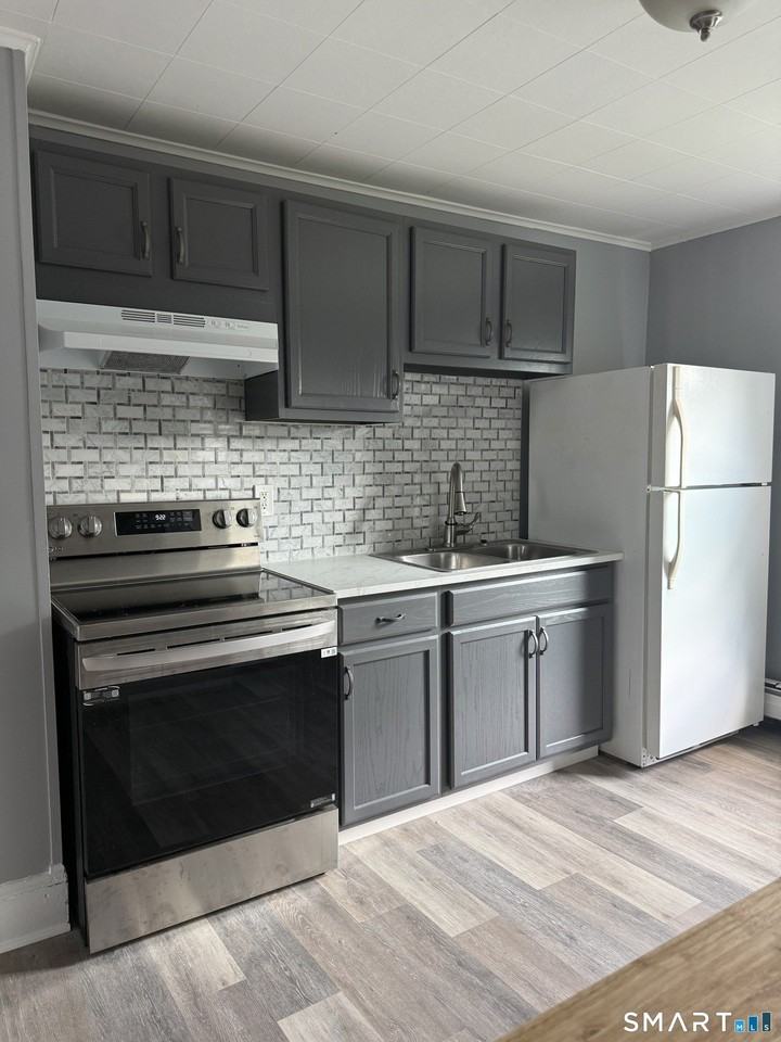 231 N Main St - Photo 3 of 14