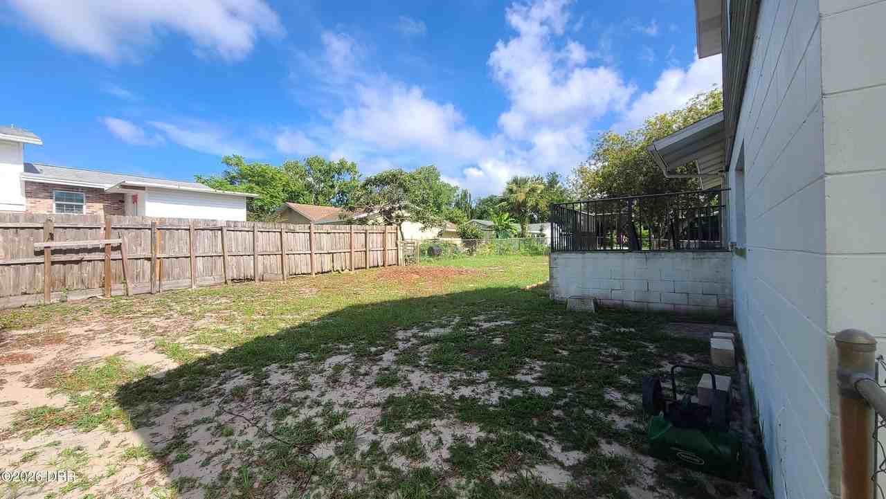 1646 W Paradise Ln - Photo 2 of 35