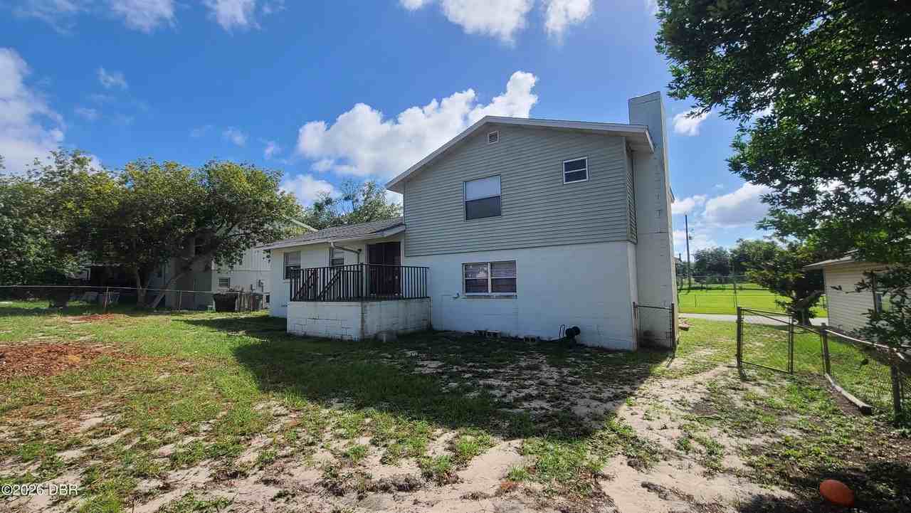1646 W Paradise Ln - Photo 3 of 35