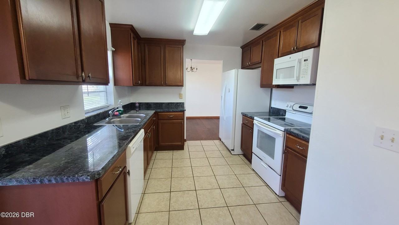 1646 W Paradise Ln - Photo 6 of 35