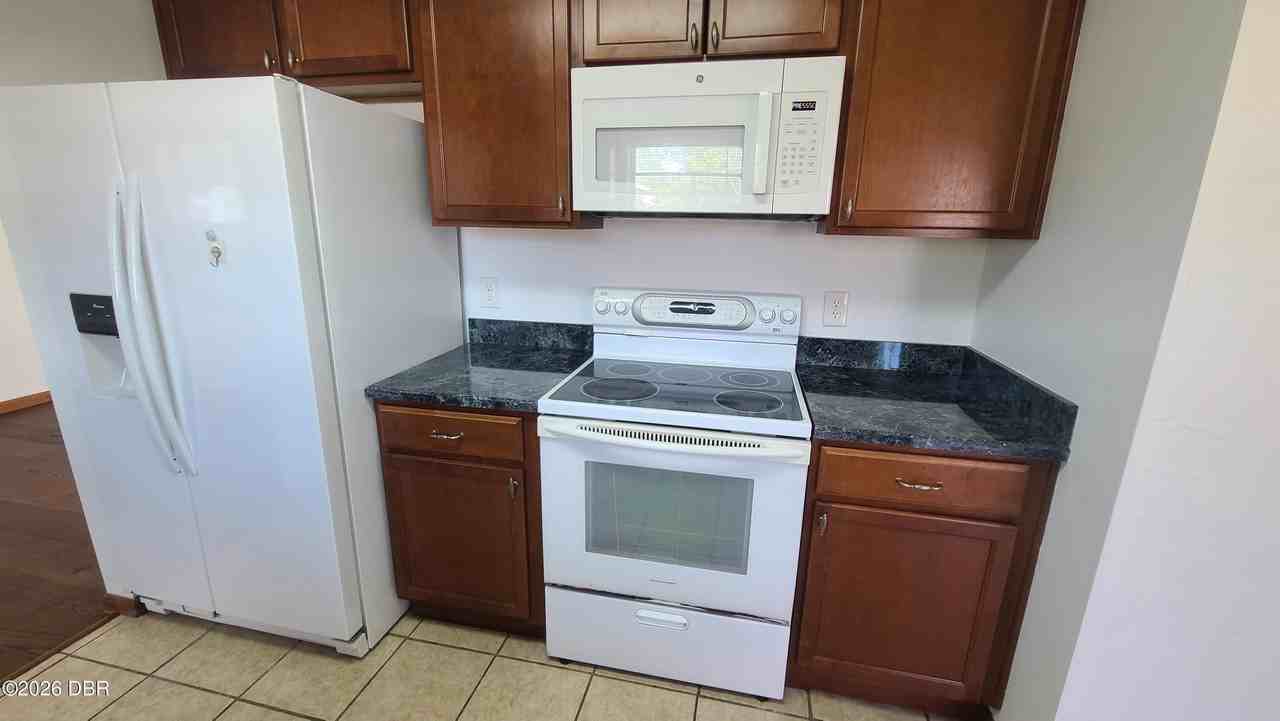 1646 W Paradise Ln - Photo 7 of 35