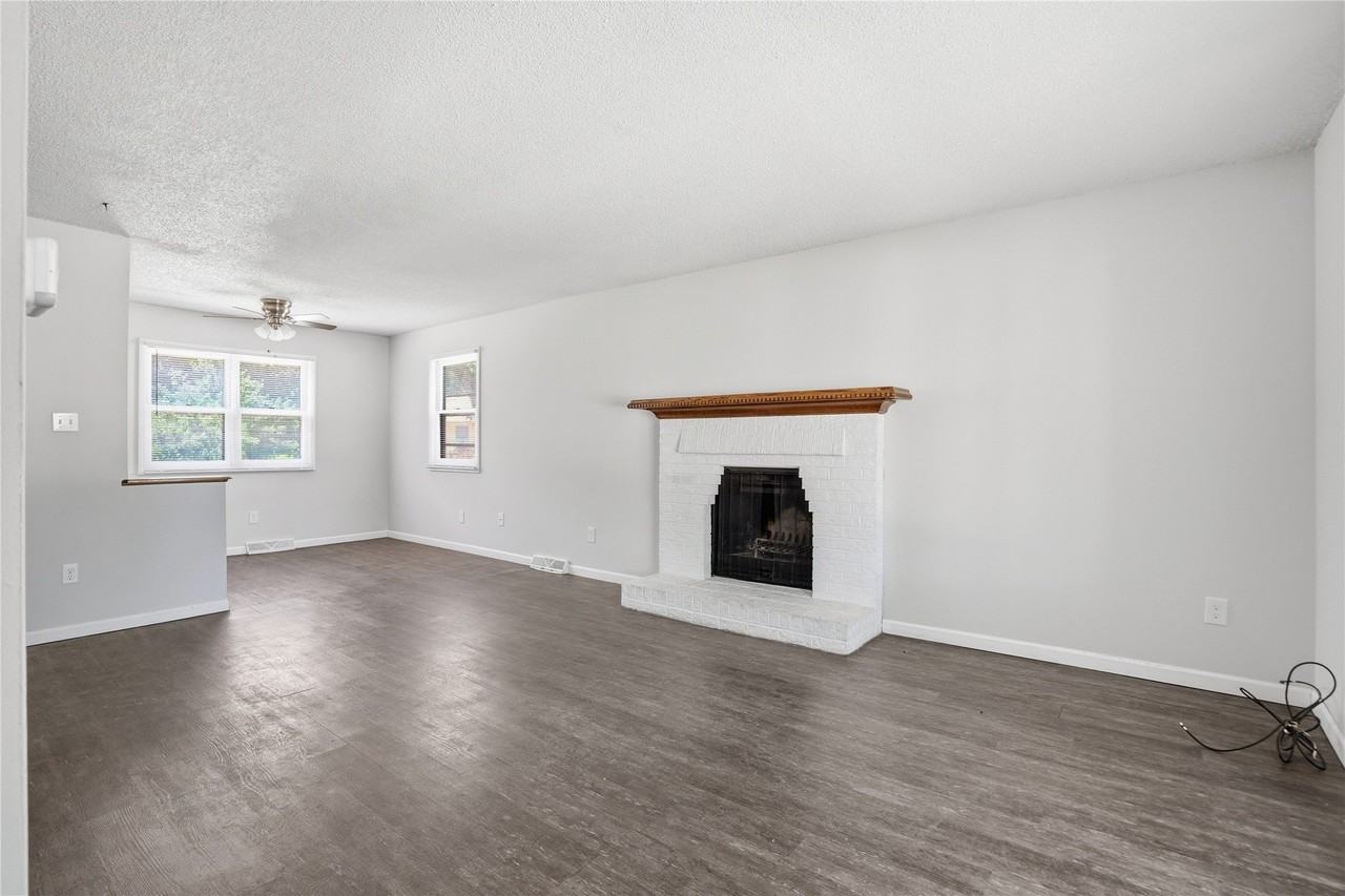 1224 Nw 92nd St - Photo 3 of 30