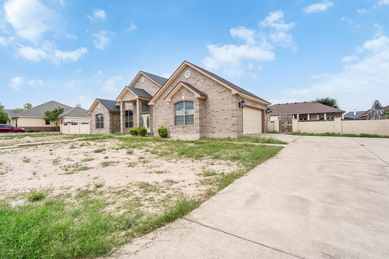 302 Echo Valley Dr - Photo 4 of 33