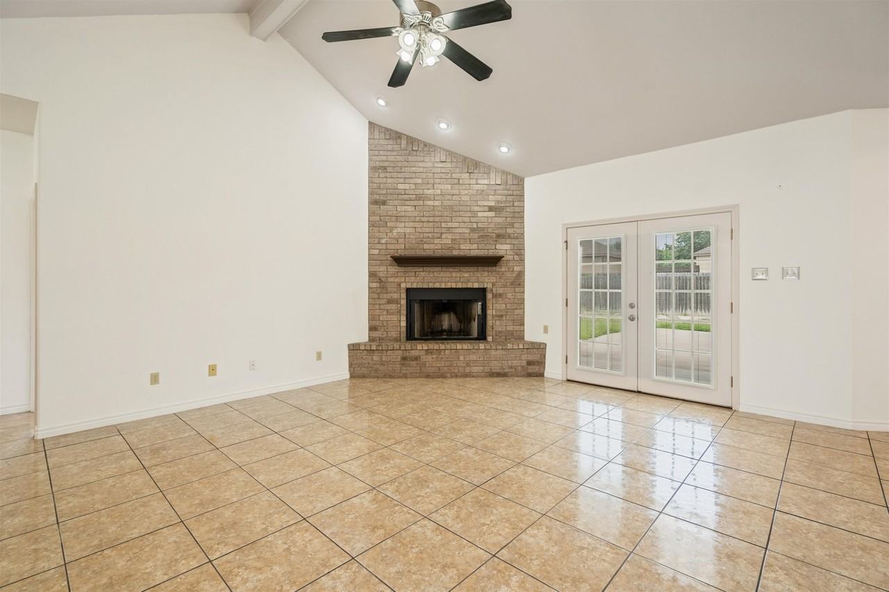 302 Echo Valley Dr - Photo 6 of 33