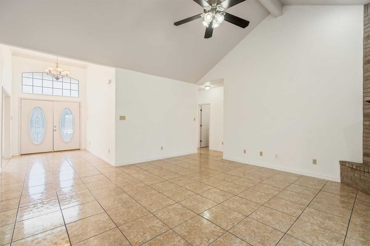 302 Echo Valley Dr - Photo 7 of 33