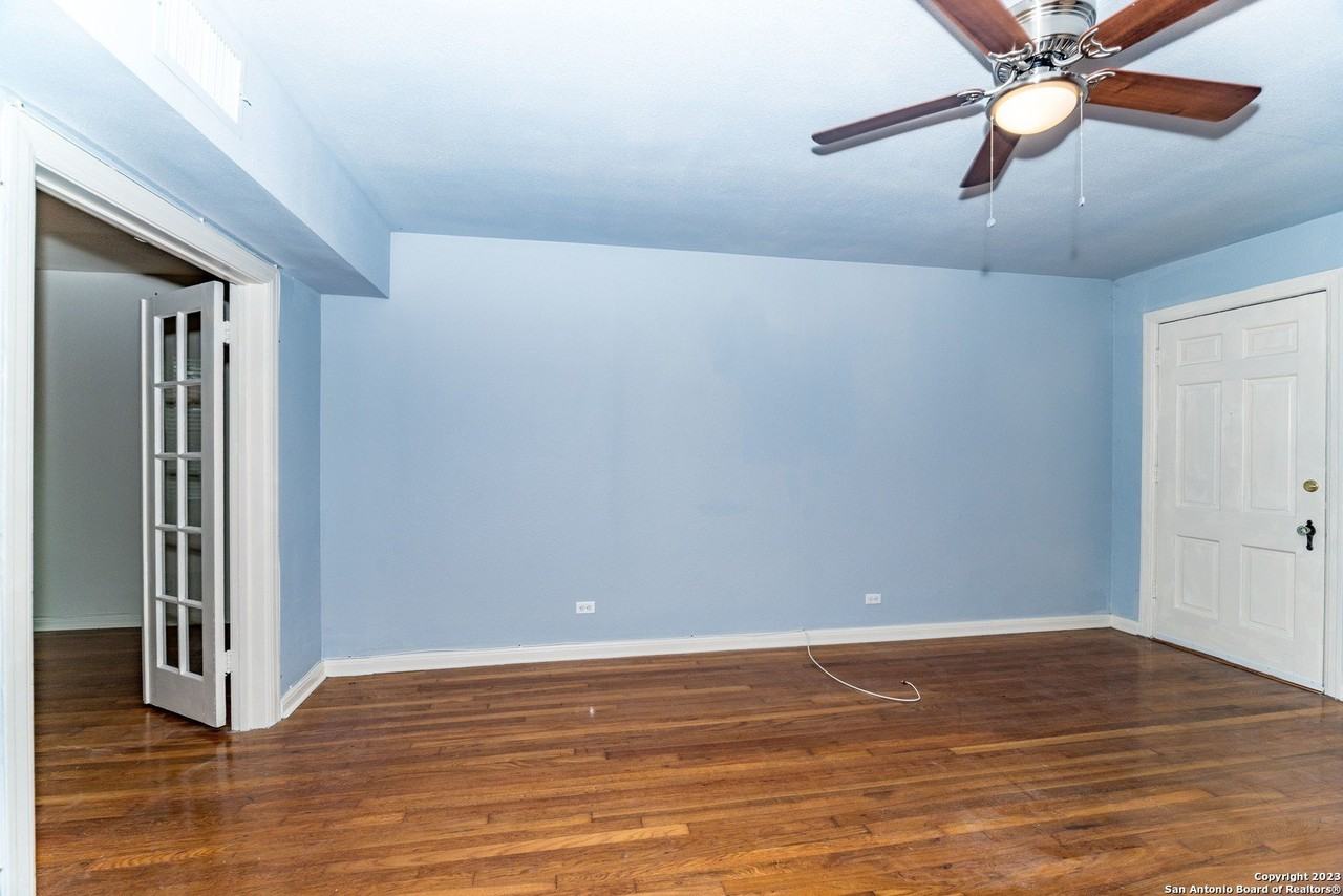 254 Cloverleaf Ave - Photo 3 of 23