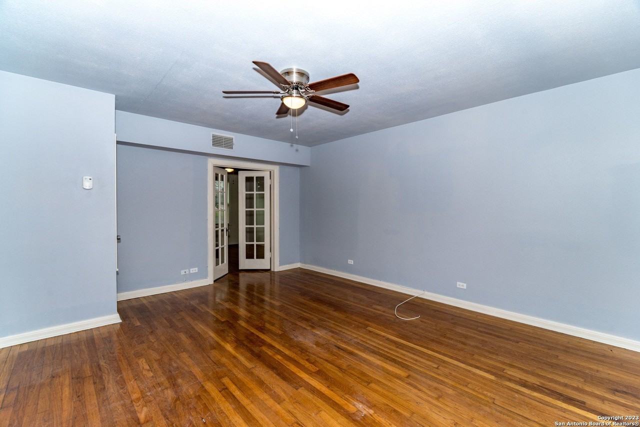 254 Cloverleaf Ave - Photo 4 of 23