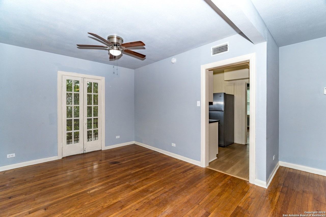 254 Cloverleaf Ave - Photo 5 of 23