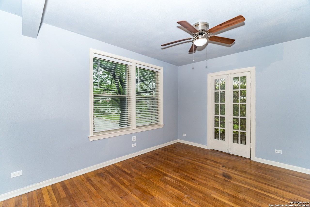 254 Cloverleaf Ave - Photo 6 of 23
