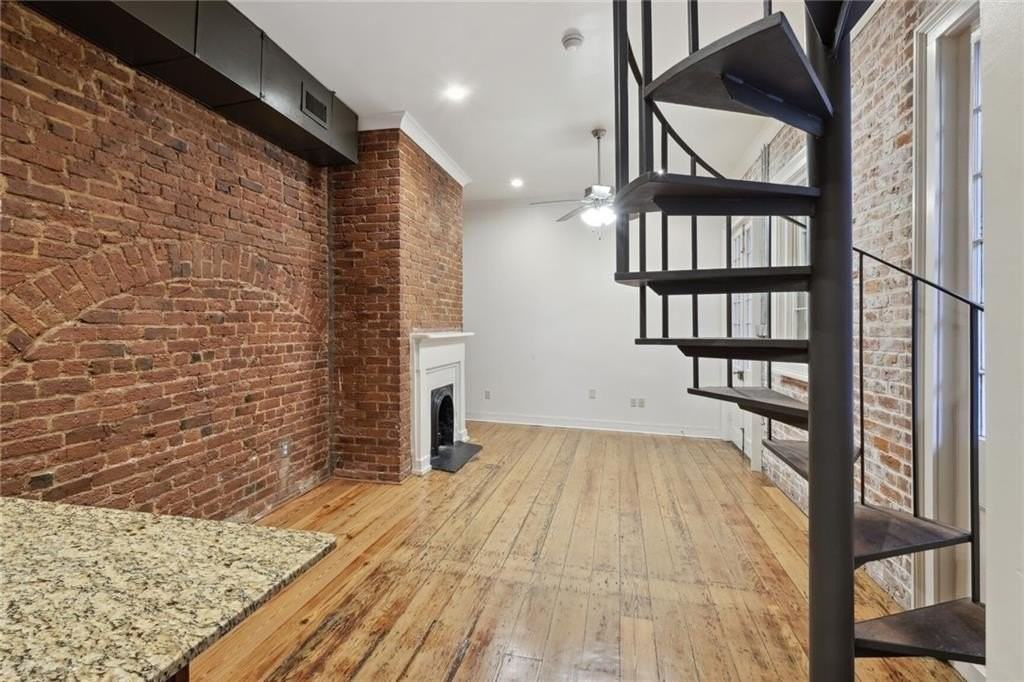 526 Royal St - Photo 5 of 14