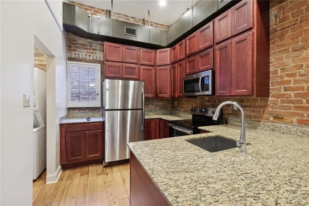526 Royal St - Photo 6 of 14