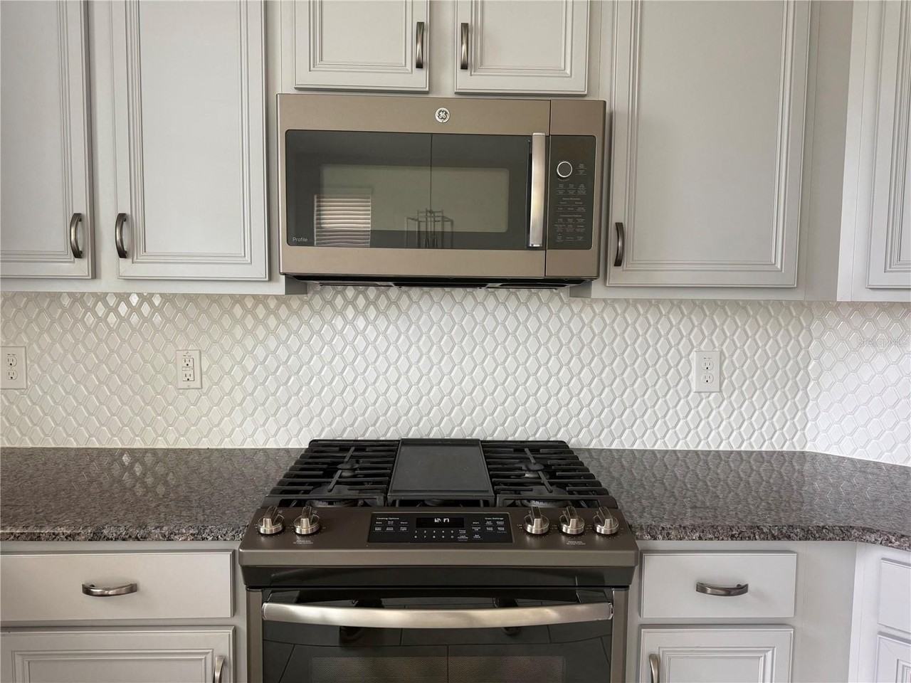 5057 Nw 35th Pl - Photo 6 of 25