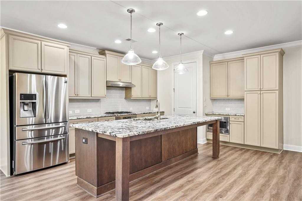 1011 Towneship Way - Photo 4 of 27