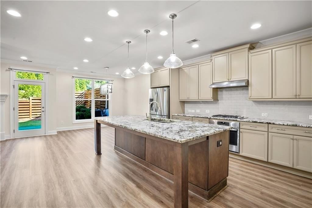 1011 Towneship Way - Photo 5 of 27