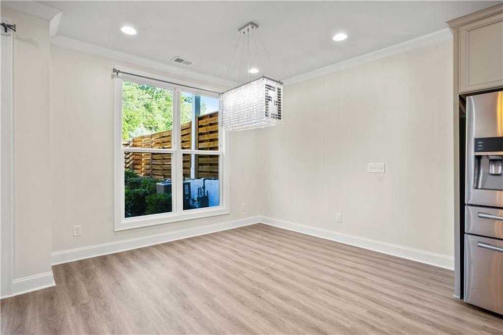 1011 Towneship Way - Photo 6 of 27