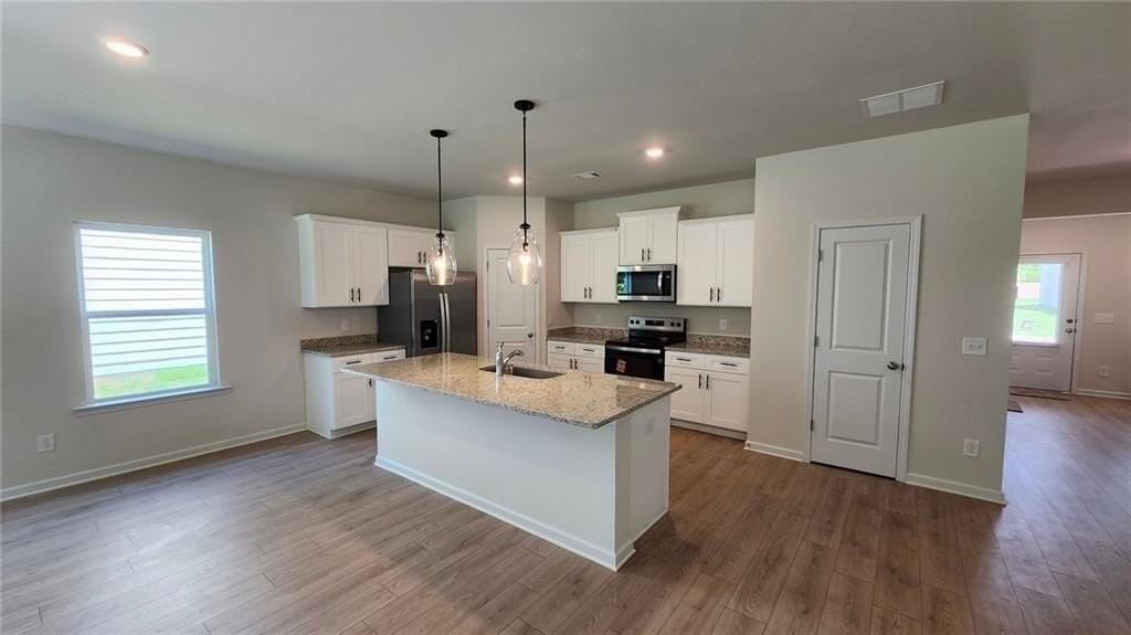 655 Mackenzie Cv - Photo 3 of 16