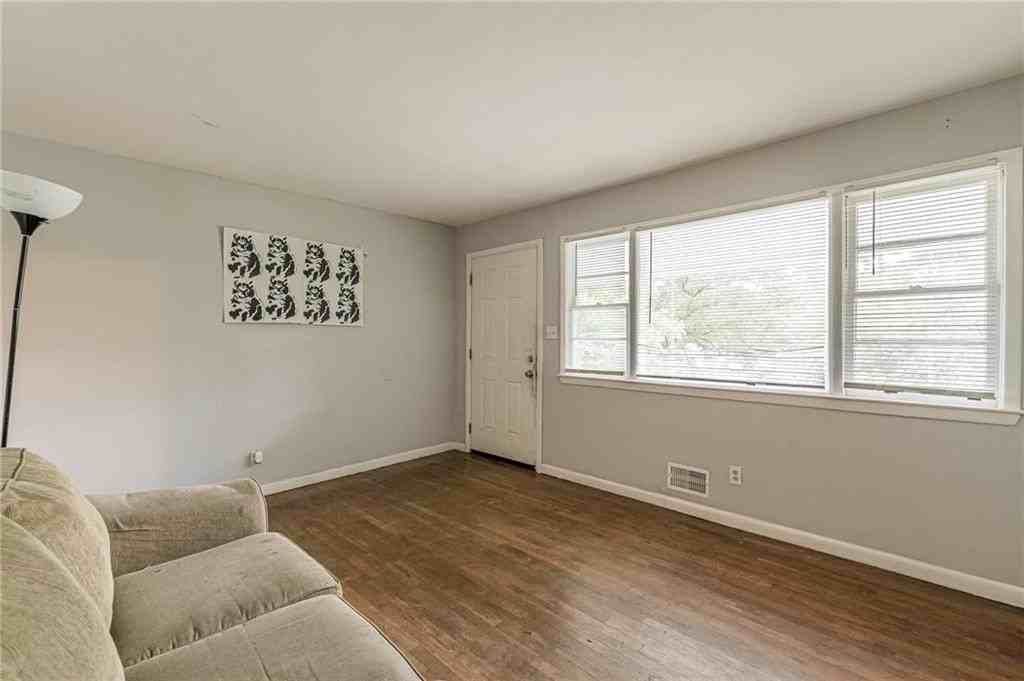 350 Brooks Ave Sw - Photo 4 of 30