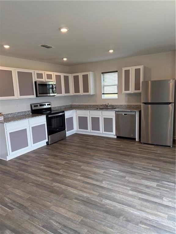 128 Oxford Ln - Photo 3 of 9