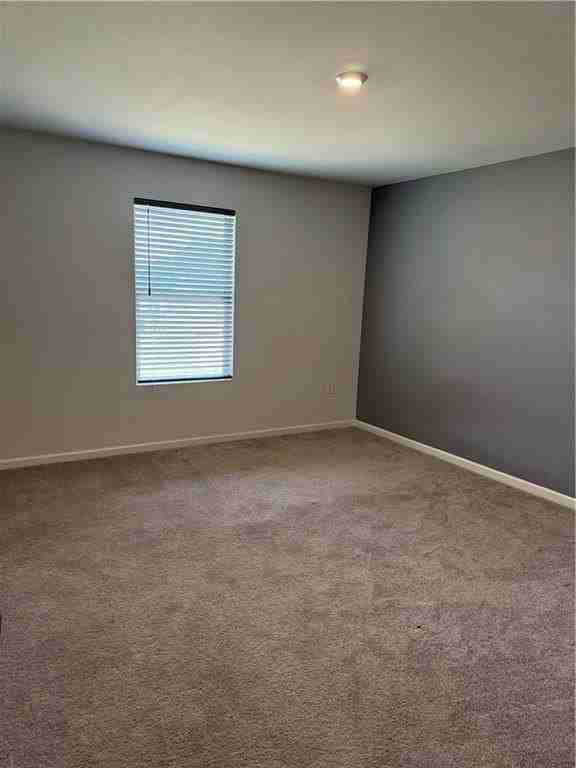 128 Oxford Ln - Photo 5 of 9