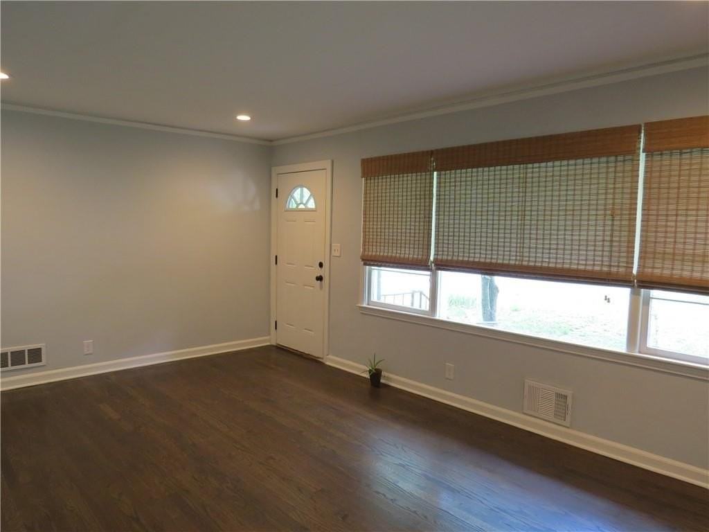 1570 Van Epps St Se - Photo 4 of 17