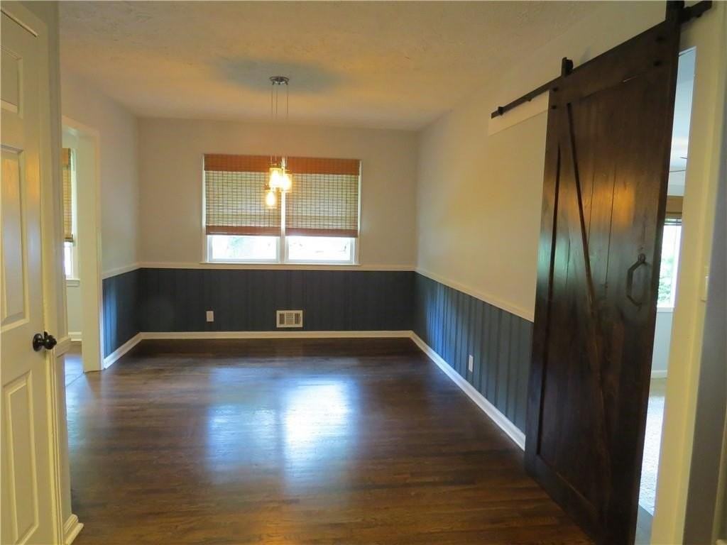 1570 Van Epps St Se - Photo 5 of 17