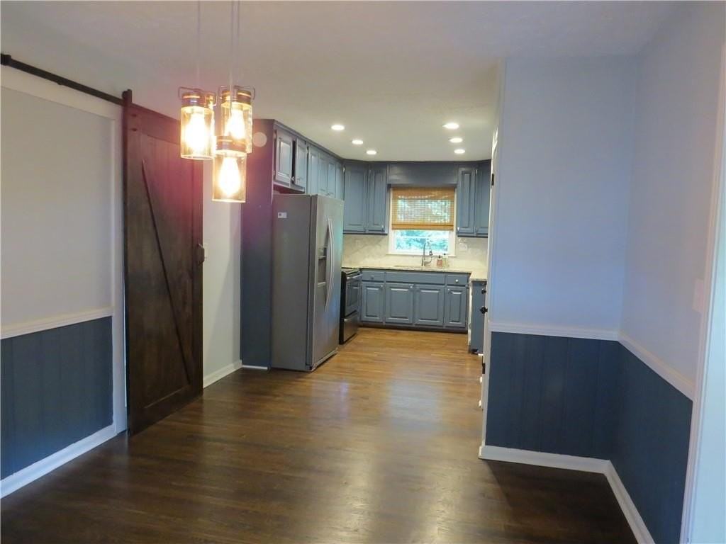 1570 Van Epps St Se - Photo 6 of 17