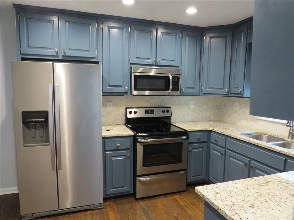 1570 Van Epps St Se - Photo 7 of 17