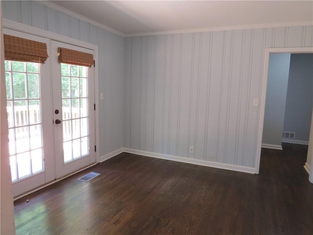 1570 Van Epps St Se - Photo 7 of 17