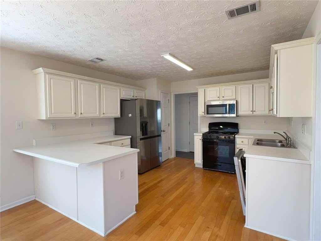 5045 Saddle Bridge Ln - Photo 5 of 20