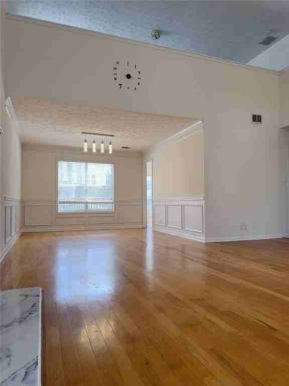 5045 Saddle Bridge Ln - Photo 6 of 20