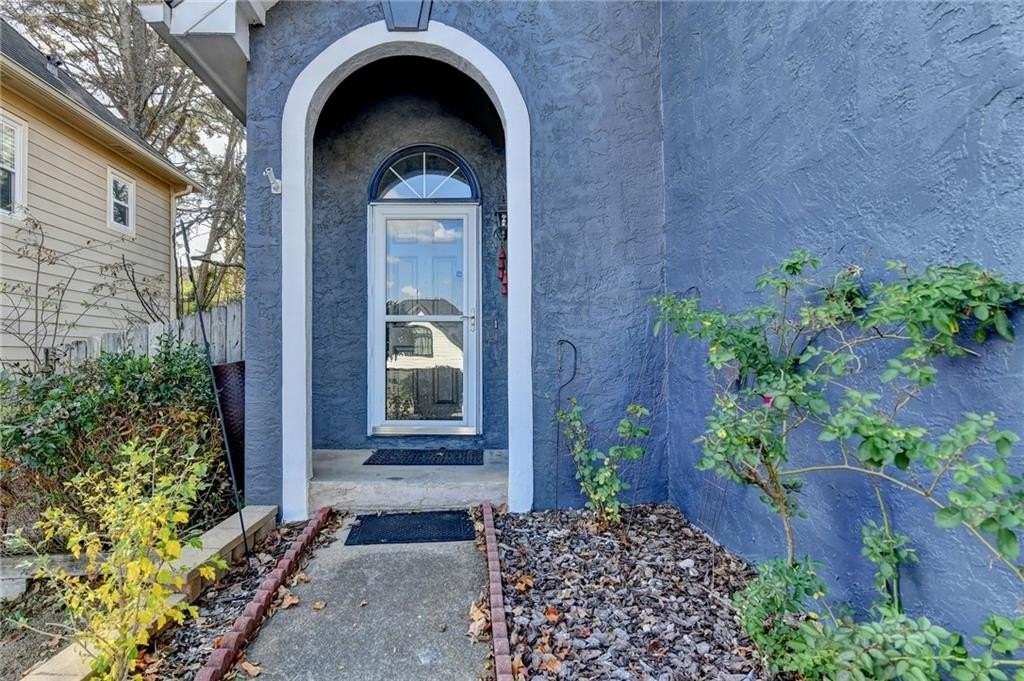 1112 Ashbury Dr - Photo 4 of 50