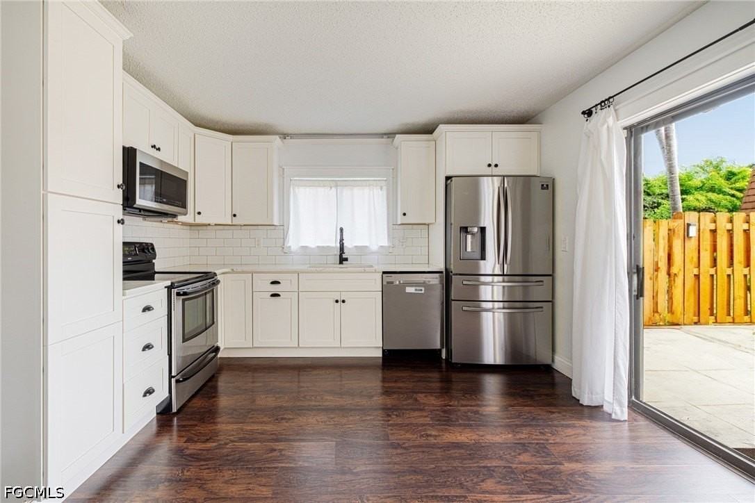1418 Park Shore Cir #3 - Photo 3 of 23
