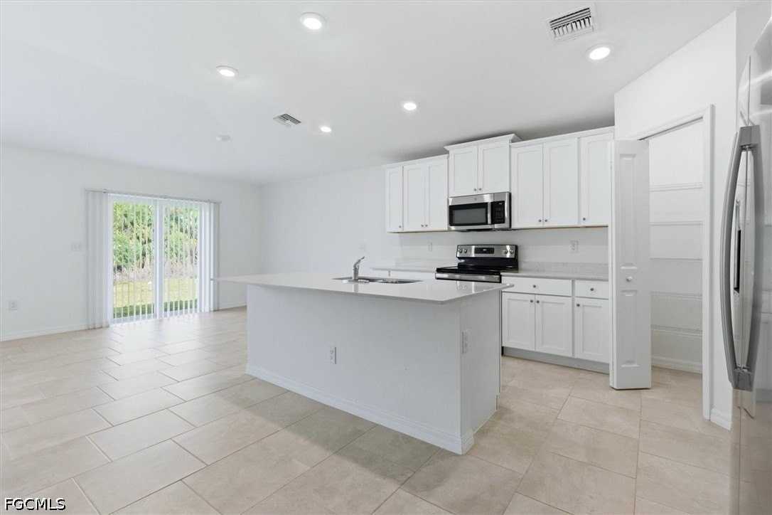 3911 Treasure Oak Way - Photo 7 of 29