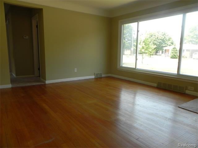 26929 Chicago W - Photo 2 of 18