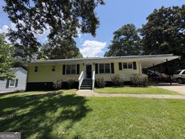 featured image of 2829 Maple Rd Se
