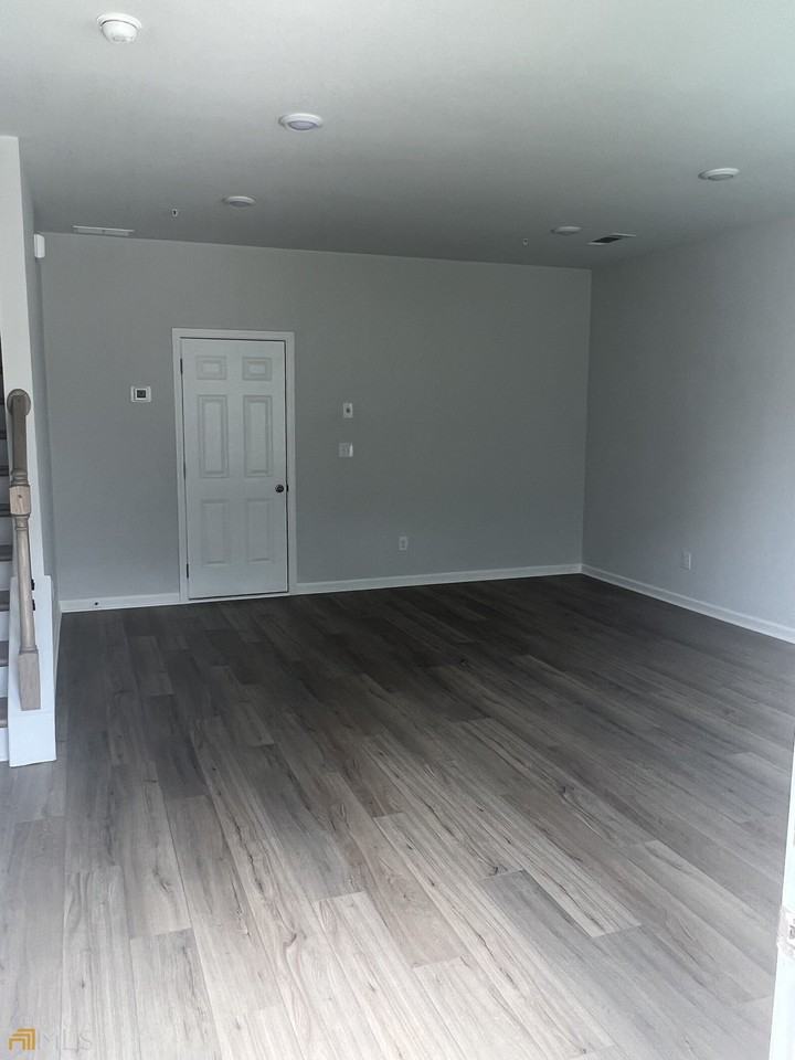 225 Cobalt Dr - Photo 2 of 18