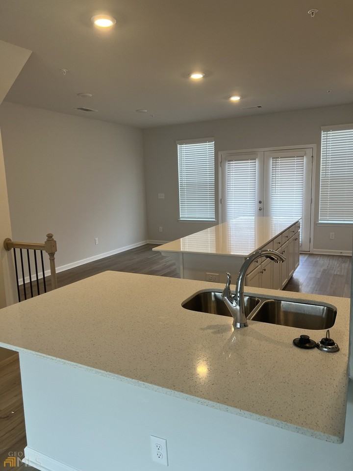 225 Cobalt Dr - Photo 5 of 18