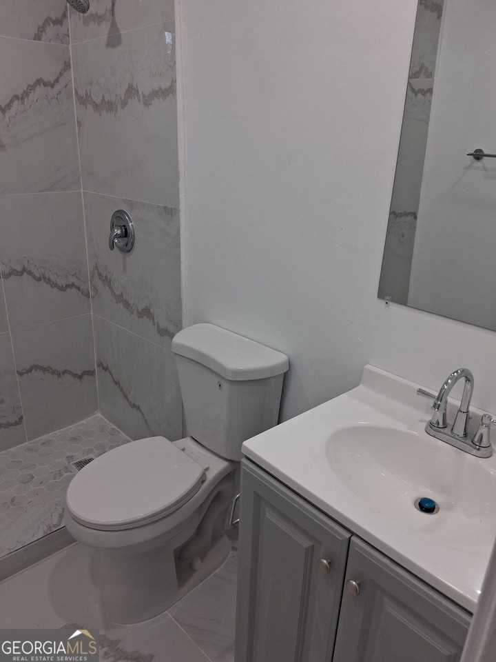 112 Burkshire Ct #B - Photo 4 of 19