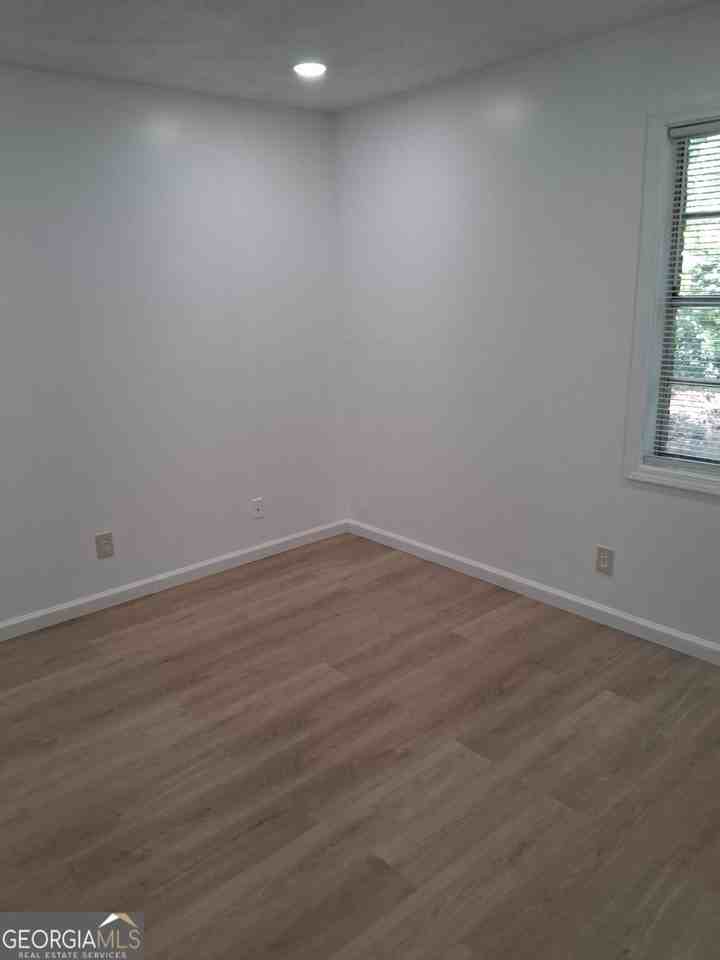 112 Burkshire Ct #B - Photo 5 of 19