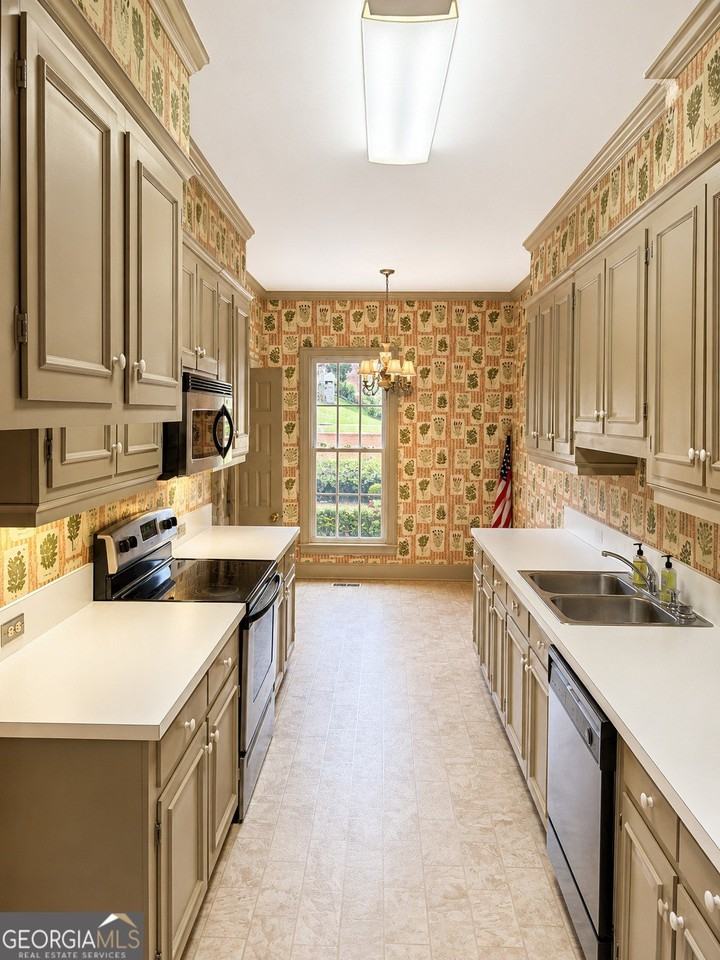 314 Broad St - Photo 4 of 19