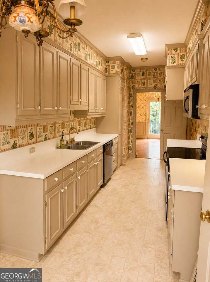314 Broad St - Photo 5 of 19