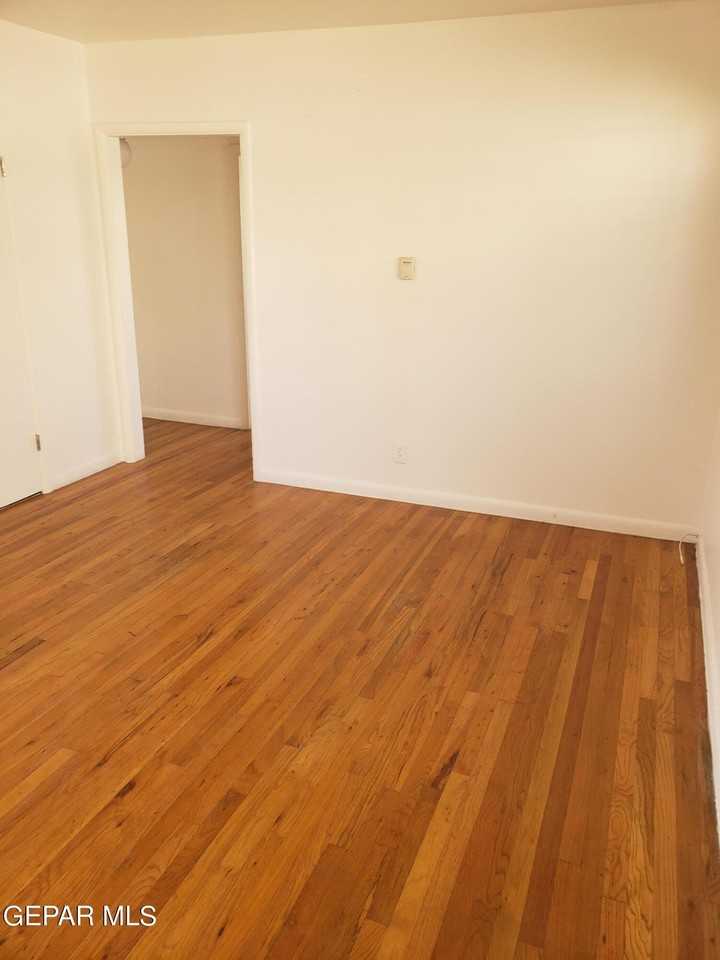 900 W Yandell Dr - Photo 5 of 19