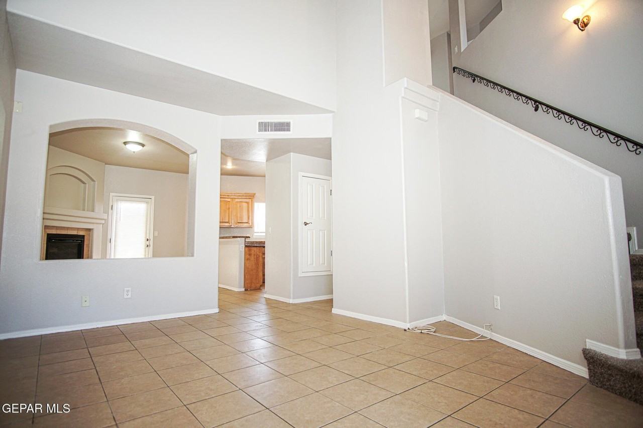528 Green Village Ct #B - Photo 3 of 28