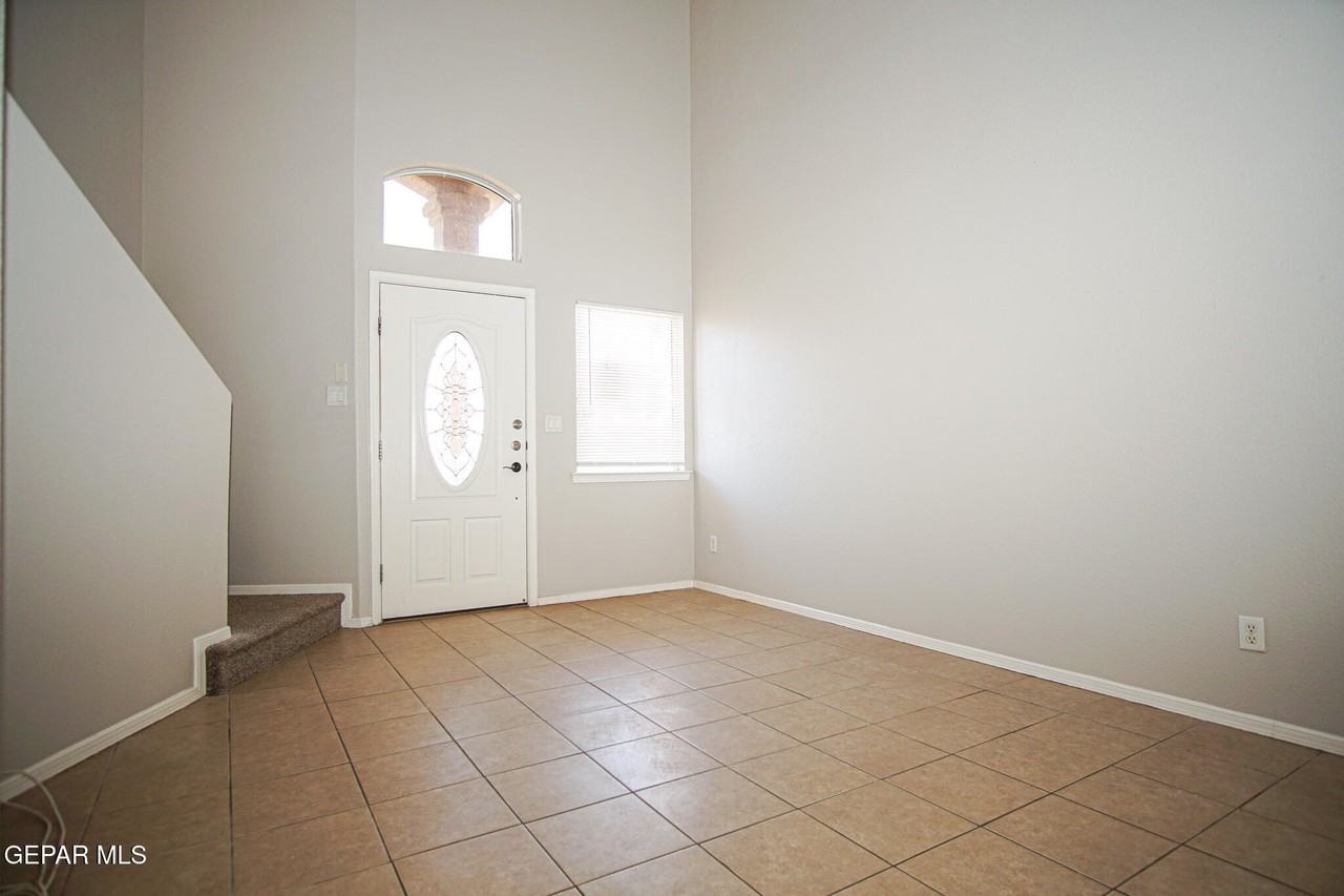 528 Green Village Ct #B - Photo 4 of 28